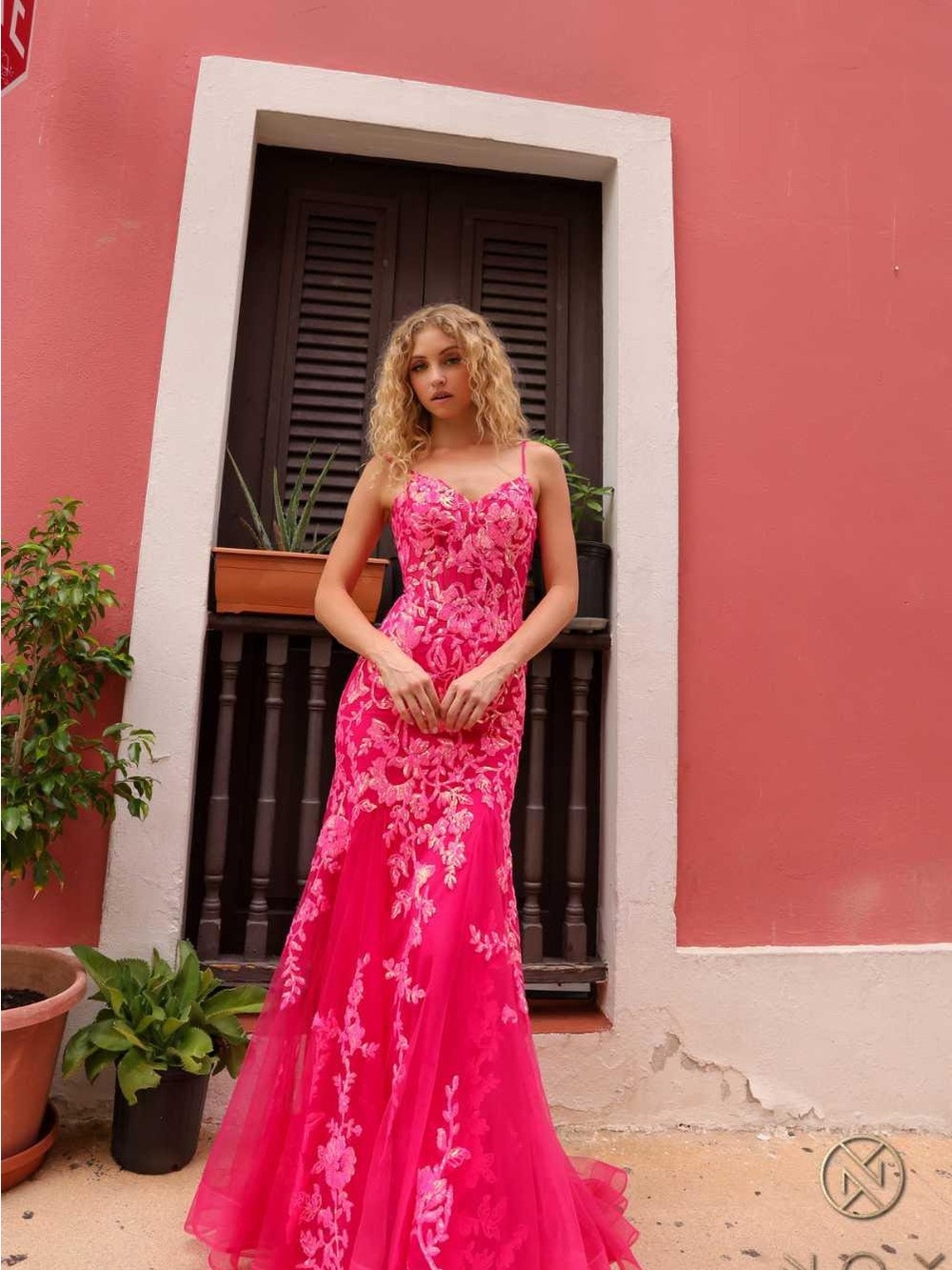 Nox Anabel Elegant Fuchsia Lace Appliqué Evening Dress